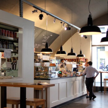 Pure-Origins-Berlin-Salate-Sandwiches-Kuchen