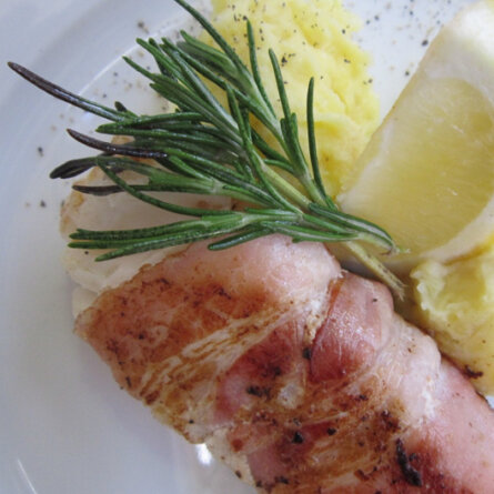 Der Fischladen Berlin Schönhauser Allee Fischfilet im Speckmantel