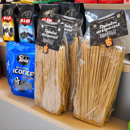 Schwarzes-Gold-Lakritz-Berlin-Nudeln