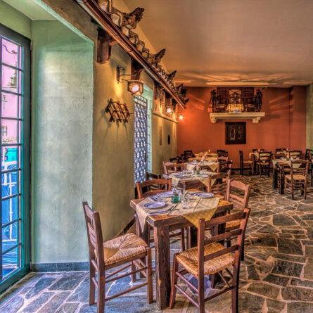 Taverna Ousies Grieche Berlin Grunewaldstraße Schöneberg Tische