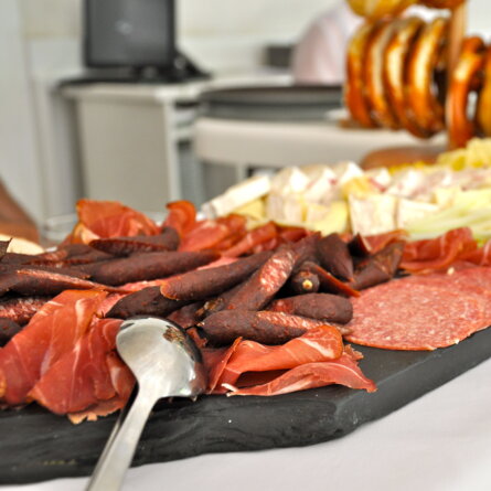 Restaurant-Schneeweiss-Berlin- Fruehstueck-Brunch-Wurst