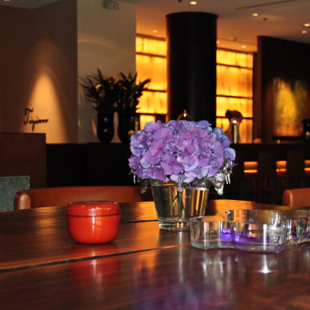 Tizian-Hyatt-Burger-essen-Tisch