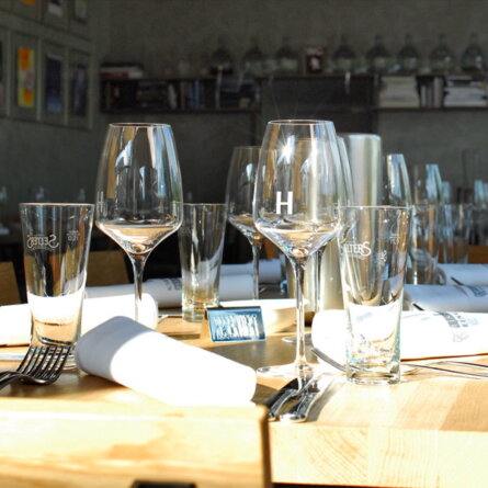 Rotisserie-Weingruen-Berlin-Glaeser