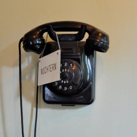 Kaiserdiele-Berlin-Friedenau-Bar-Weingarten-Telefon