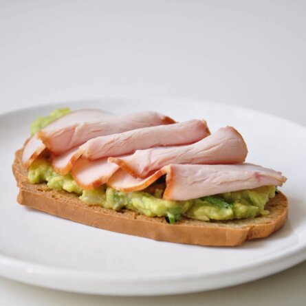 Paleo-Sandwich-Putenbrust-Guacamole