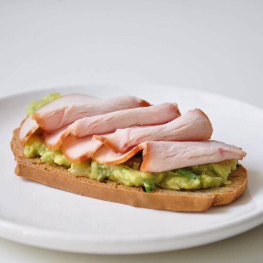 Paleo-Sandwich-Putenbrust-Guacamole