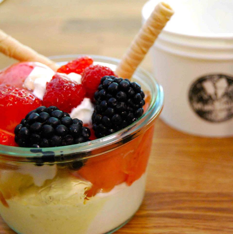 Gelateria-Mos-Eisley-Eisdiele-Berlin-Becher-Früchte