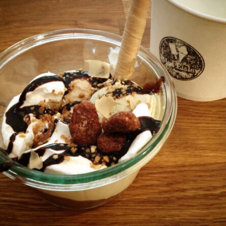 Gelateria-Mos-Eisley-Eisdiele-Berlin-Nuss-Becher