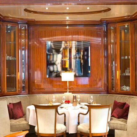 Restaurant-First-Floor-Berlin-Sitzecke