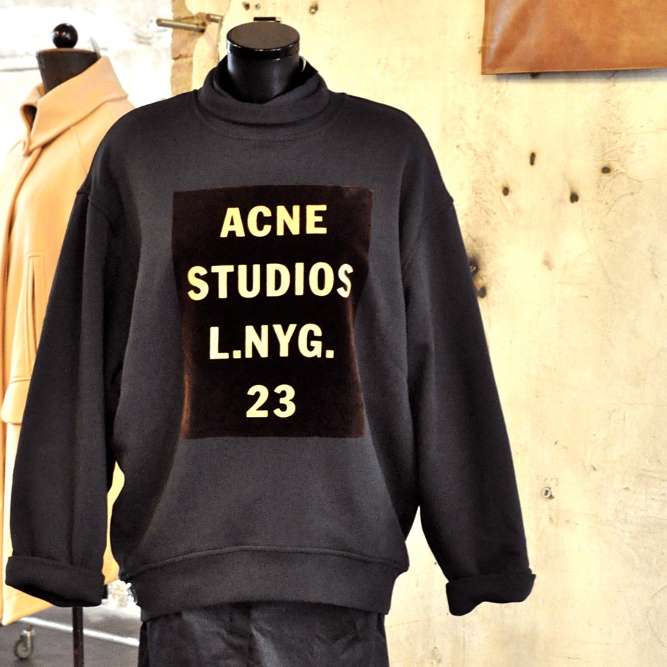 Voo-Store-Berlin-Fashion-Shop-Acne
