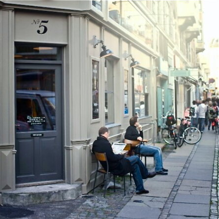 2670_58128132543_1533074_n