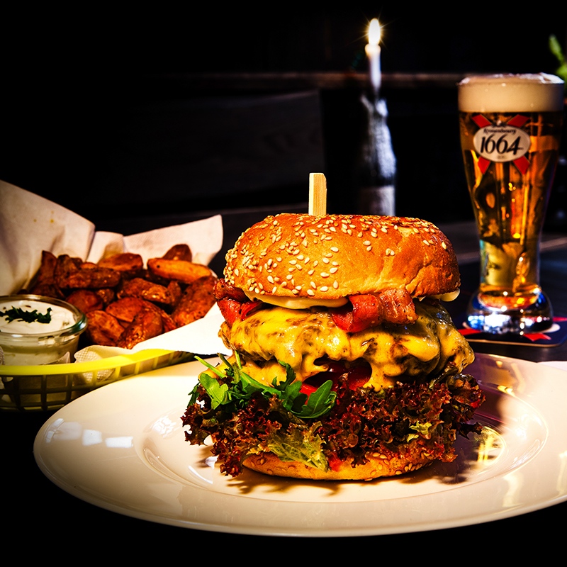 Chapeau-Restaurant-Grill-Bar-Burger