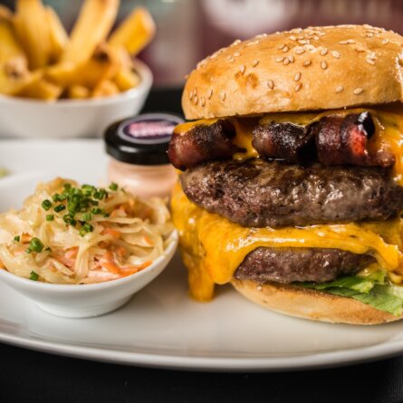 Helvti Diner Burger Zürich Cheeseburger