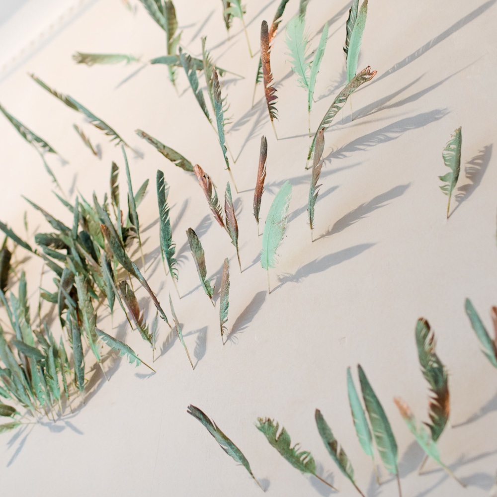 Daluma vegane Snacks Rosenthaler Platz Mitte Dekoration mt Federn