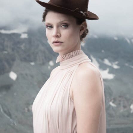 Elfenkleid Brautmode Mode Wien Kleid mit Kragen