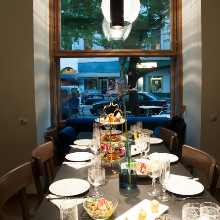 Café Ansari Kaffeehaus Wien Tisch