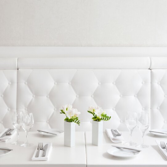 Schneeweiß Restaurant Berlin Friedrichshain Interieur Schneeweiß Restaurant Berlin Friedrichshain Interieur