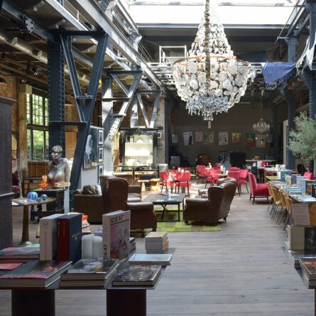 The Box Concept Store Hamburg Kronleuchter