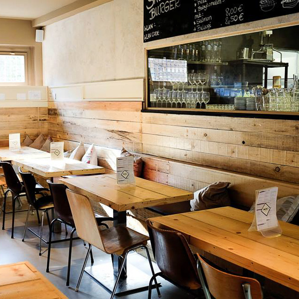 Shiso Burger Berlin Mitte Tische