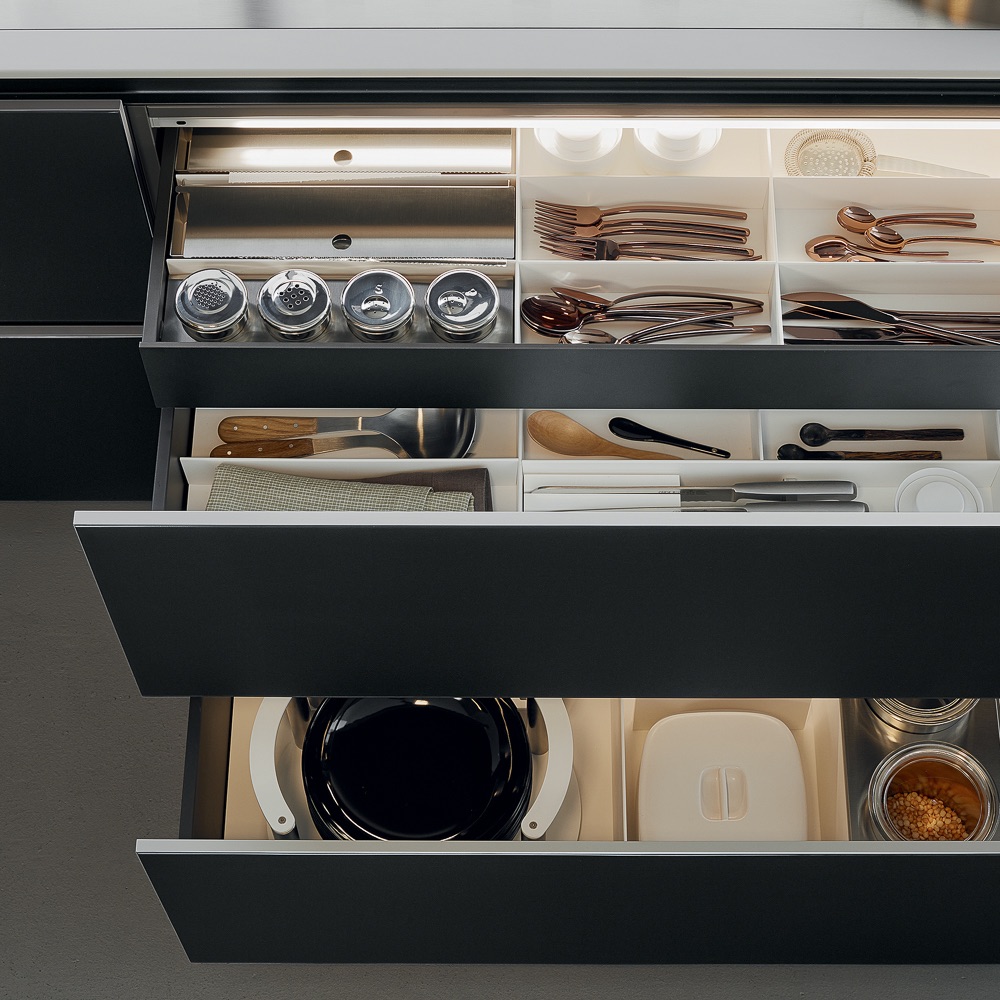 Poliform Varenna Showroom Berlin Schubladen