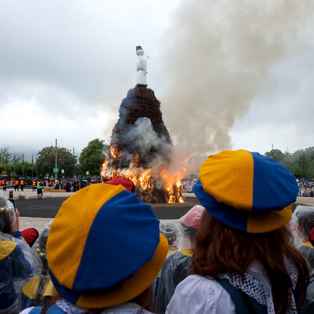 Sechseläuten Frühlingsfest Zürich Anzünden des Böögg