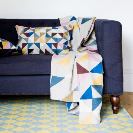 Dopo Domani Due Einrichtung Kantstraße Sofa mit Decke