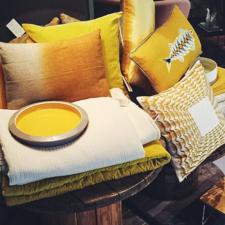 Dopo Domani Due Einrichtung Kantstraße Kissen