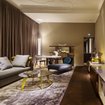 Minotti Showroom Berlin Sofa Sessel Bett Wohnbereich