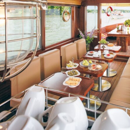 Salonschiff Miss Marple Bootsverleih Berlin Speisen