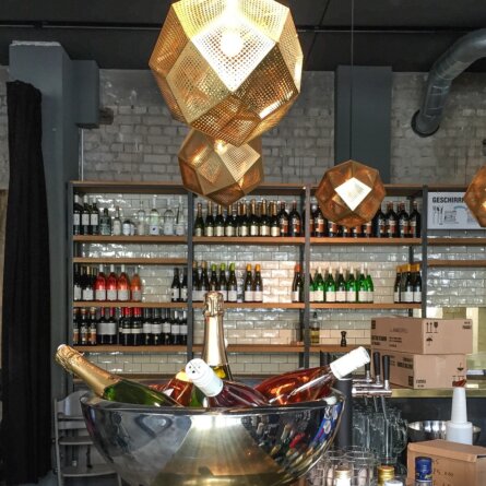 Spreegold Cafe Restaurant Berlin Flaschen