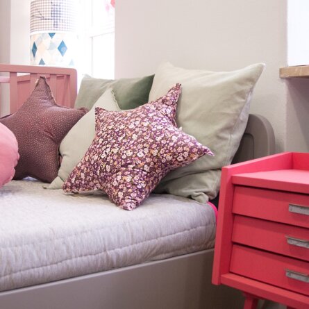 Engel und Bengel Kindermode Spielzeug München Kissen und Nachttisch