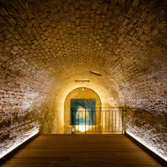 Tresor Vinum Wein Klub Keller München gewölbte Decke