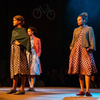 Noh Nee Dirndl München Präsentation