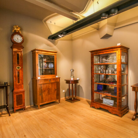 Auktioneum Auktionshaus Wien Vitrinen