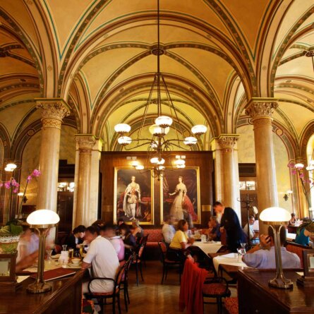 Café Central mit Sisi und Franz