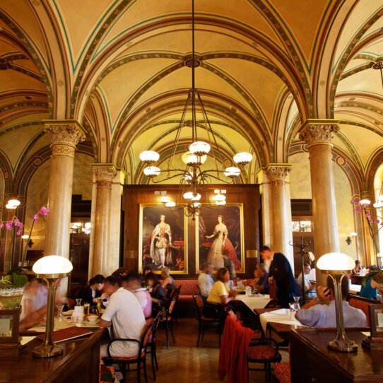 Café Central mit Sisi und Franz