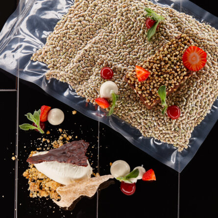 Marthas Restaurant Berlin Dessert mit Erdbeeren