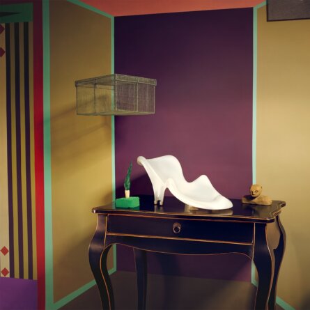 Charlotte Crome farbige Wandgestaltung Violett