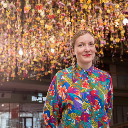 Bikini Berlin Rebecca Louise Law Installation Blumen