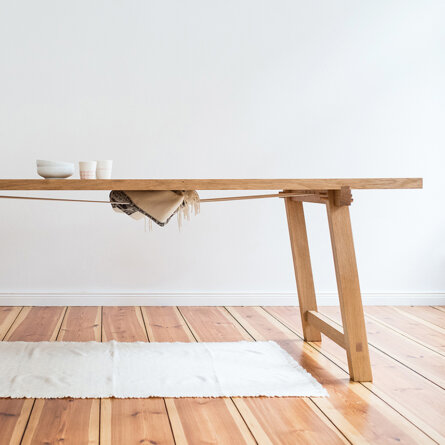 Carolin Zeyher El Caballito Esstisch aus Holz