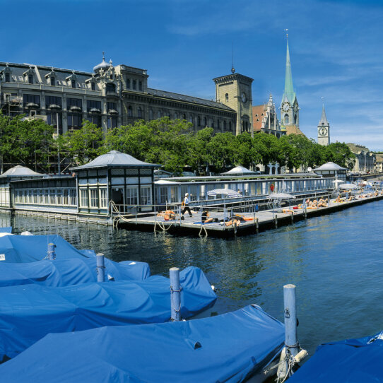 Frauenbadi Zürich Schwimmbad und Bar Frauenbadi Zürich Schwimmbad und Bar