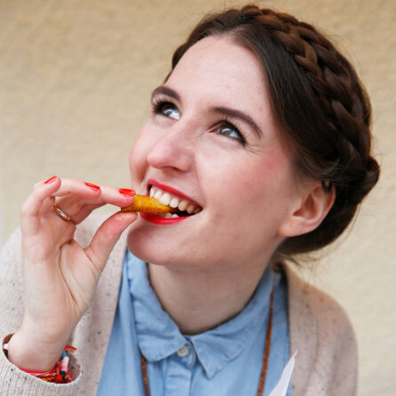 Glück to go Ayurveda Pommes und Burger Besitzerin