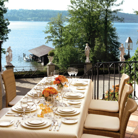 Hotel La Villa Starnberg Terrasse mit Seeblick