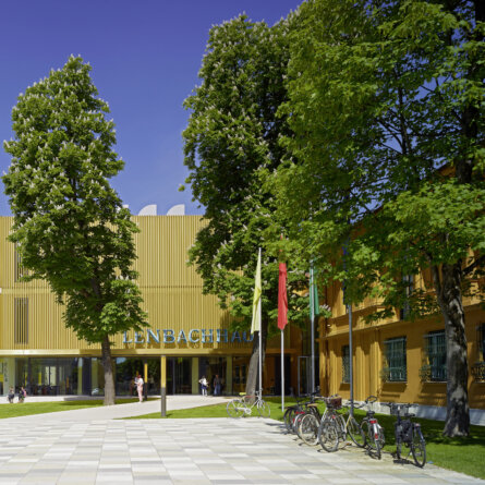 Lenbachhaus Museum München Vorplatz