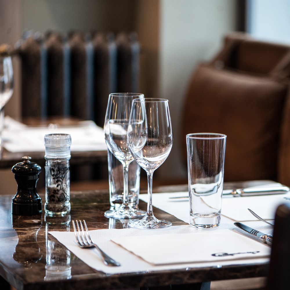 Commercio Zürich Restaurant Tisch