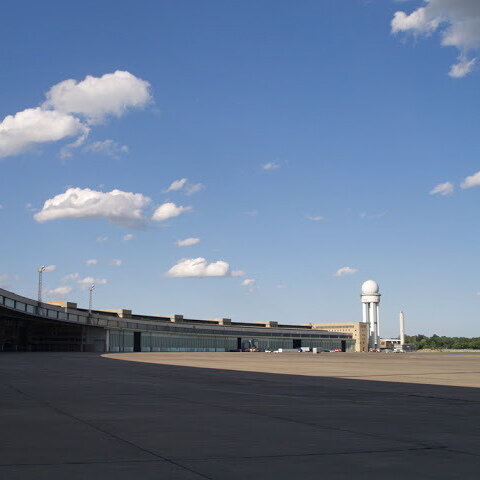 Flughafen Tempelhof Berlin AnneLiWest Hangar Flughafen Tempelhof Berlin AnneLiWest Hangar