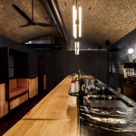 Bar Zentral Berlin Charlottenburg Bar im S-Bahn-Bogen