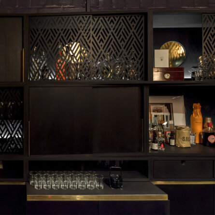 Bar Zentral Berlin Charlottenburg Hinter der Bar