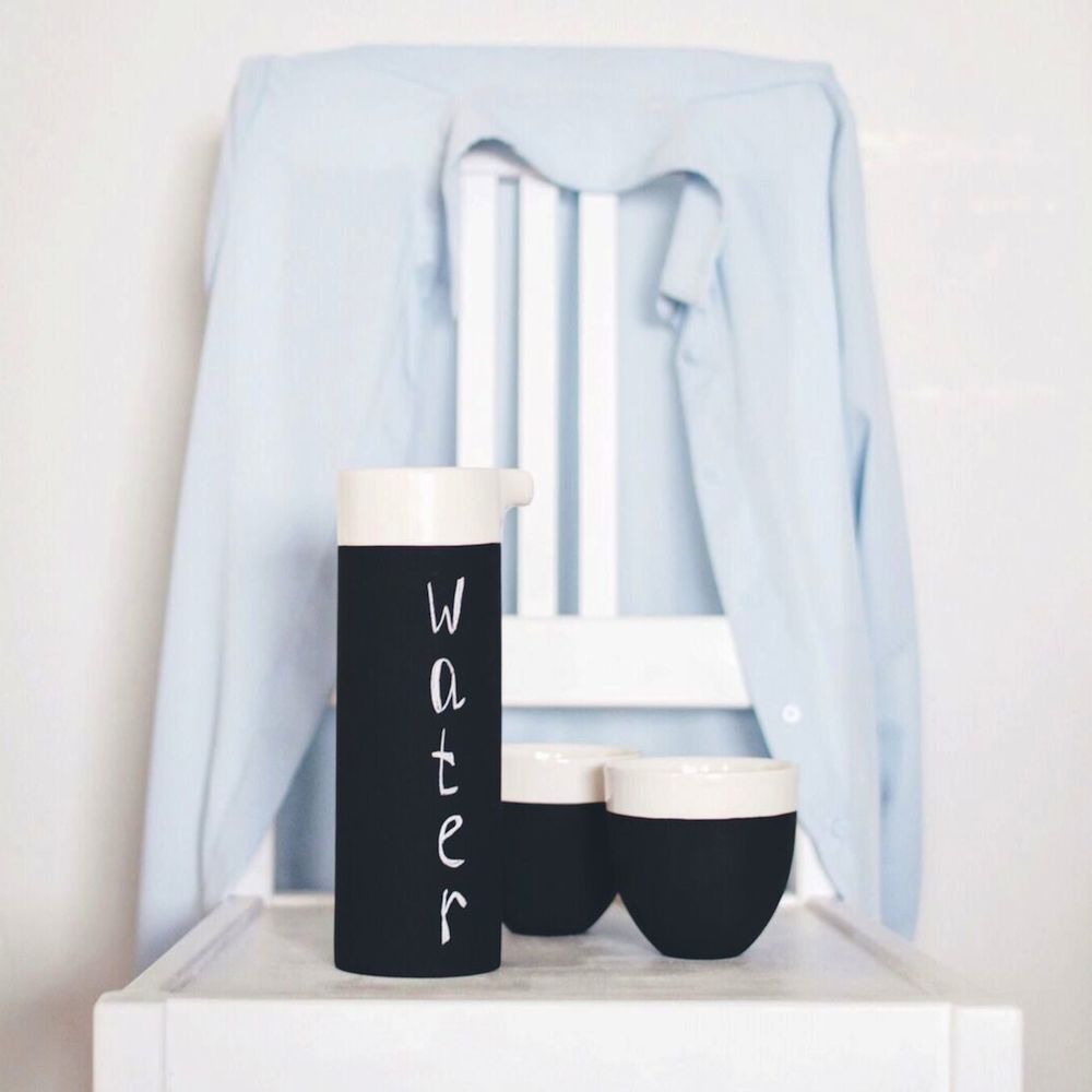 es ce concept München - Wasserkaraffe aus kühlender Keramik von Magisso