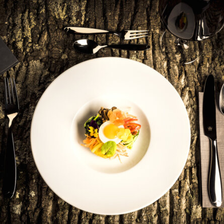 Mun Restaurant und Bar - Vorspeise mit essbaren Blüten